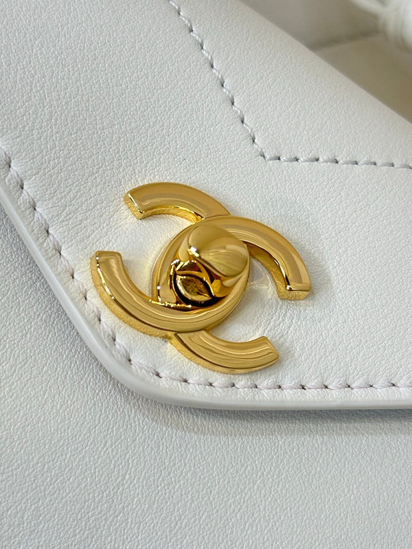 CC 26A Métiers d’Art Envelope Bag White Lambskin
