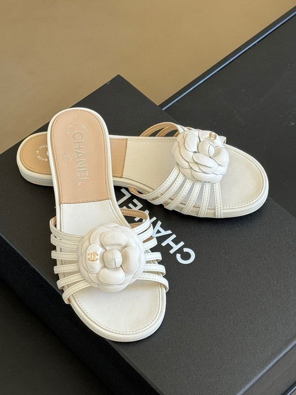 mule sandal flower white beige lambskin