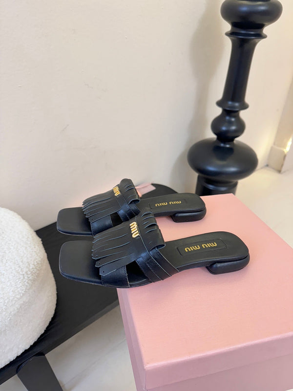 Miu 26s Flat Slippers In Black Calfskin