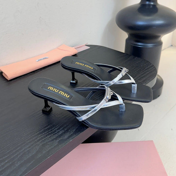 Miu 26s Low-Heel Thong Sandals In Black And Silver Calfskin