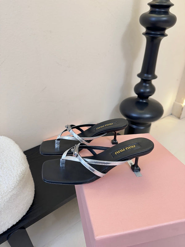 Miu 26s Low-Heel Thong Sandals In Black And Silver Calfskin