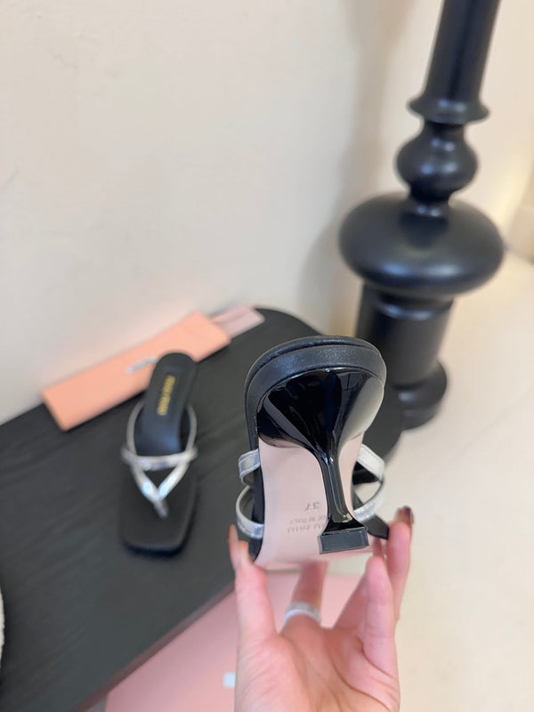 Miu 26s Low-Heel Thong Sandals In Black And Silver Calfskin