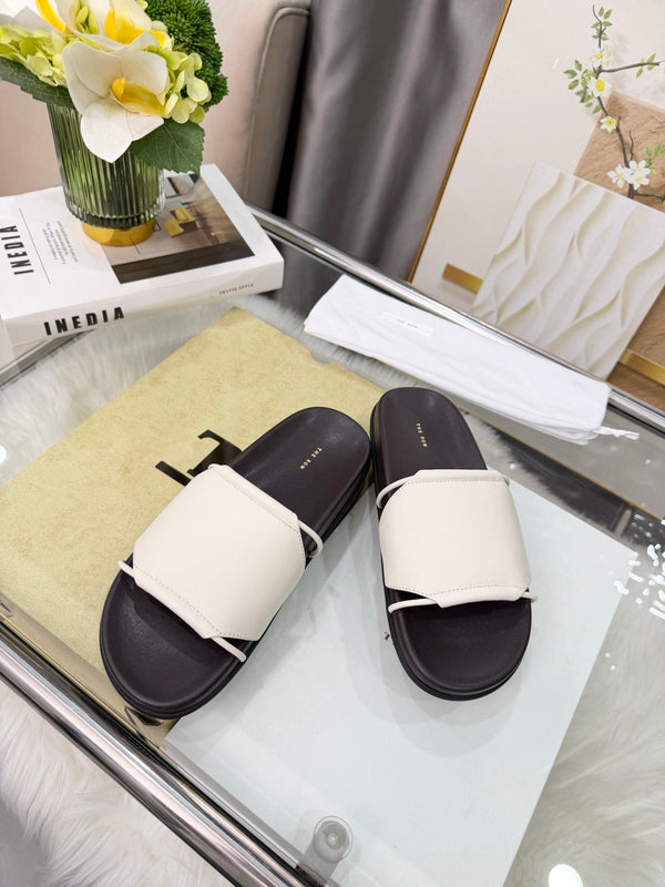 The Row Vivienne Slide White Sheepskin 827499