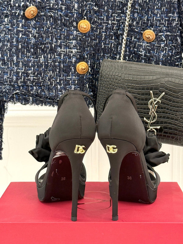 DC 24 Keira Floral-Appliqué Sandals Black Sheepskins & Cowhide 304708