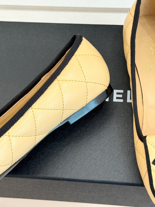 CC 26s Cambon Ballet Flats Beige Quited Lambskin 887795