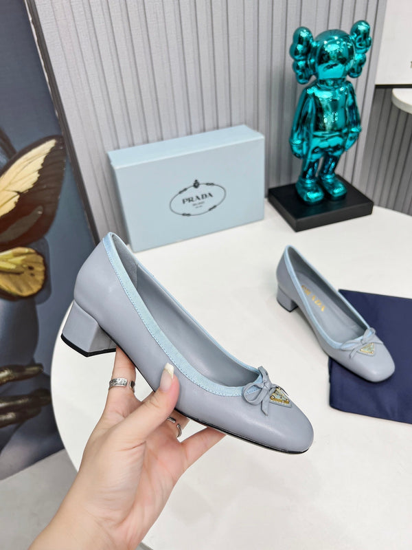 Prad 26s Round Toe Pumps Block Heel 40mm In Light Blue Calfskin With Bow
