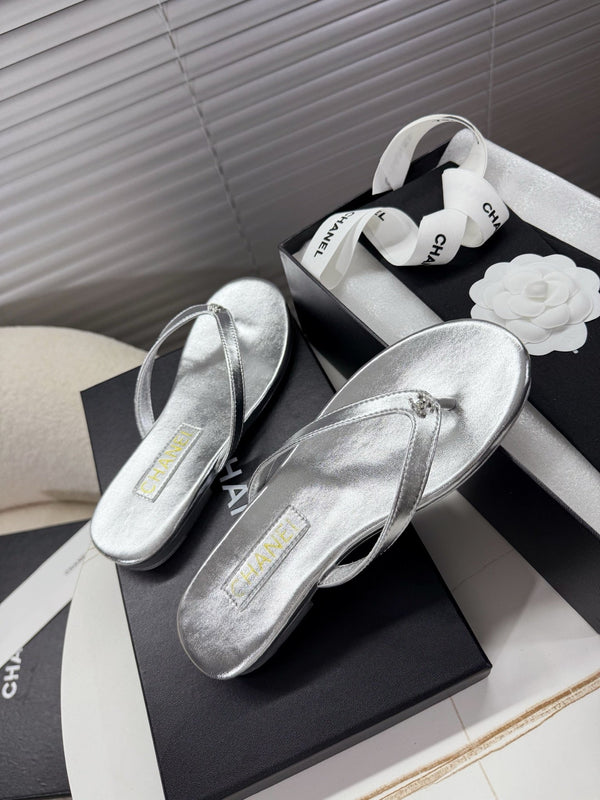 CC 25SS Thong Sandals Double C Rhinestone Silver Sheepskin 352433