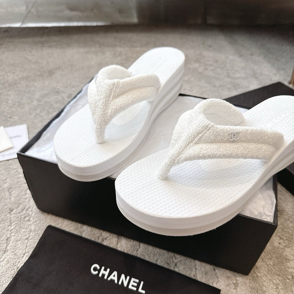 CC 25 Thong Slippers White Woolen Cloth 311100