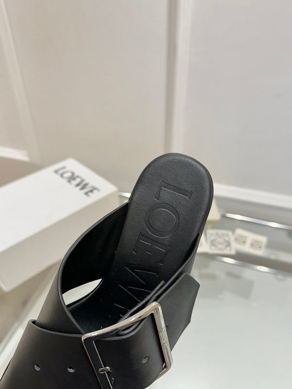 Loew Petal Buckle Sandals Black Leather 881320