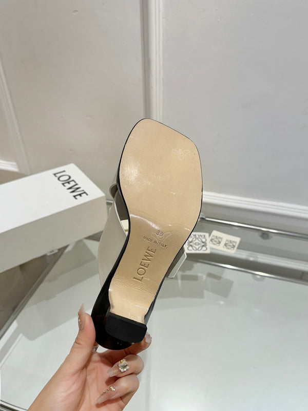Loew Petal Buckle Sandals Black Leather 881320