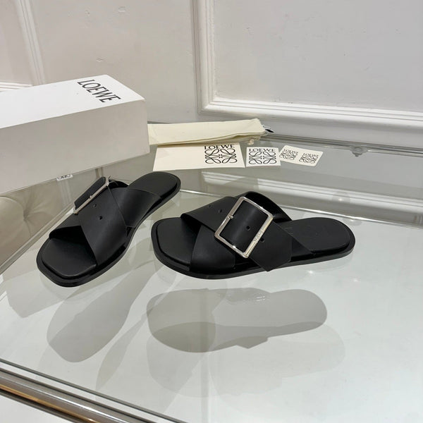 Loew Petal Buckle Slide Black Leather 881316
