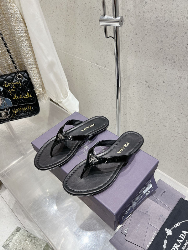 PRA PATENT LEATHER THONG SLIPPER BLACK