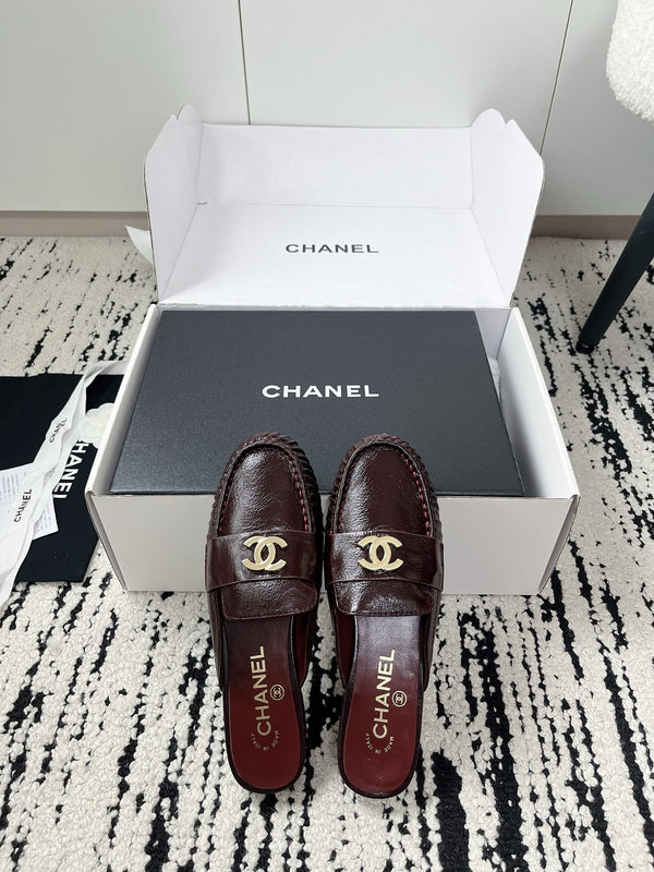 CC 26A Métiers d’art 2026 Mules Burgundy Glossy Sheepskin 900757