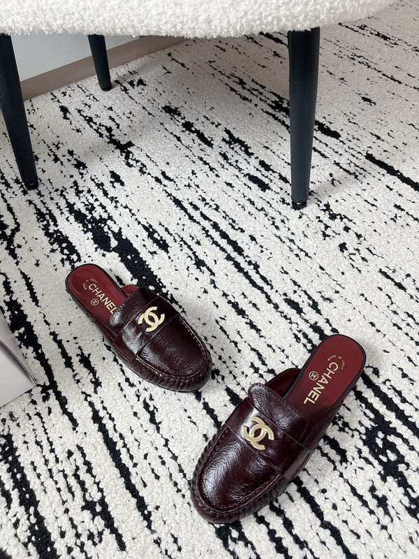 CC 26A Métiers d’art 2026 Mules Burgundy Glossy Sheepskin 900757
