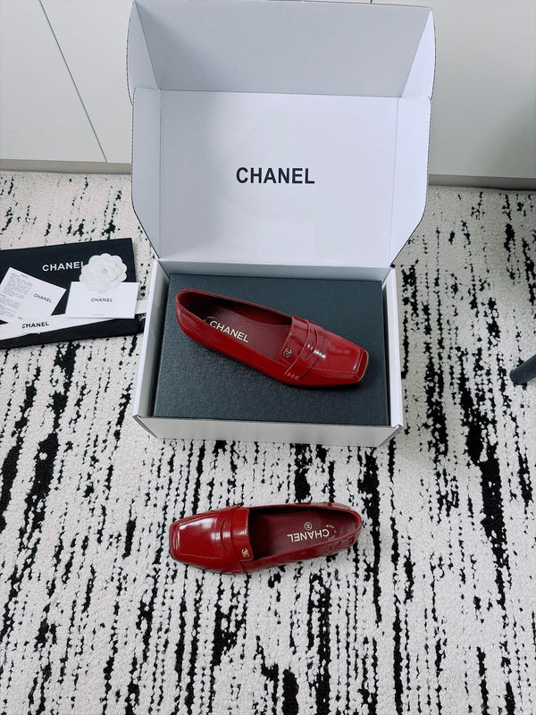 CC AW26 Moccasins Flat Red Shiny Leather 942471
