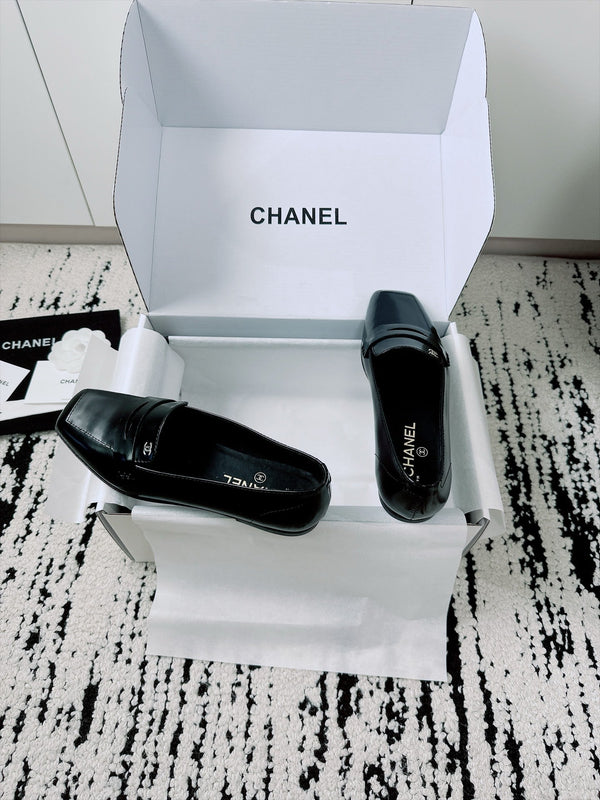 CC AW26 Moccasins Flat Black Shiny Leather 942448