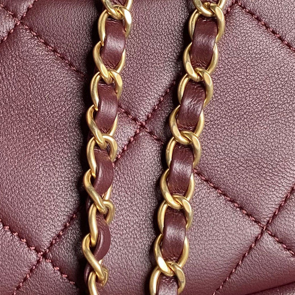 CC 24b Cluth 25cm Burgundy Lambskin