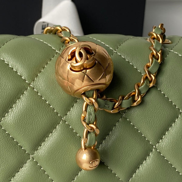 Chanel 25 Pearl Crush Square Flap Bag 17cm Dark Green Lambskin 323088
