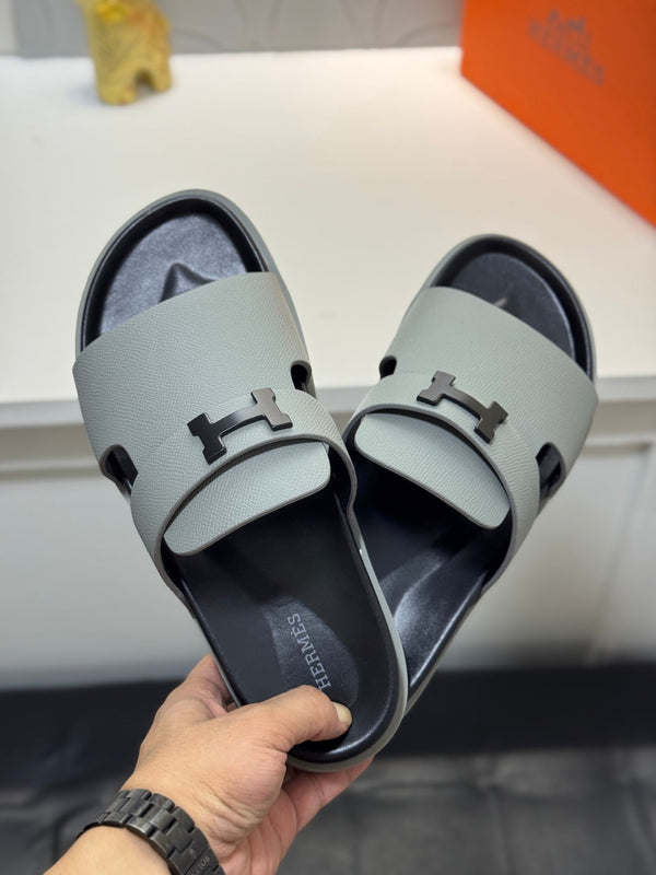HM Oran H Noir Buckle Slippers in Light Gray  Cowhide 735258