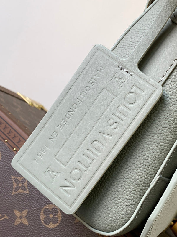 LV Takeoff Messenger 28cm Asphalt Gray Cowhide