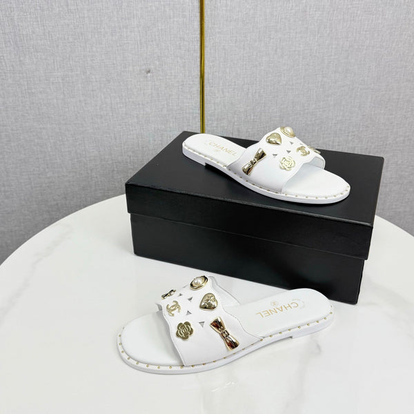 CC 26s Crystal Sandal White Sheepskin 639830
