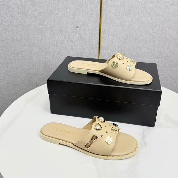 CC 26s Crystal Sandal Beige Sheepskin 639832