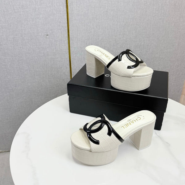 CC 26s Block Heel Sandals 10cm White Crocodile-Embossed Calfskin