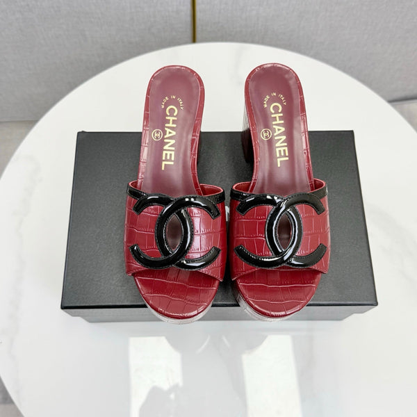 CC 26s Block Heel Sandals 10cm Red Crocodile-Embossed Calfskin