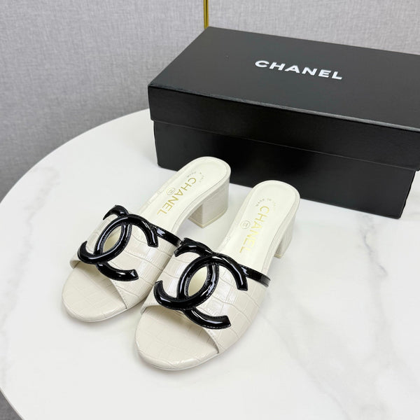 CC 26s Block Heel Sandals 4cm White Crocodile-Embossed Calfskin