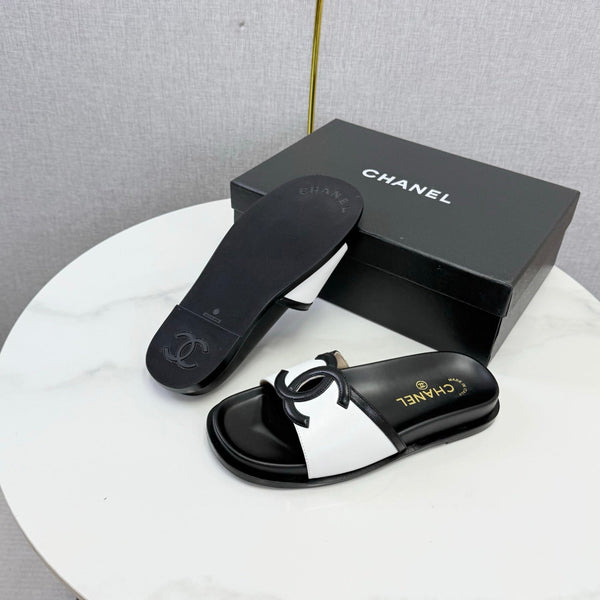 CC 26s Iconic CC Slides White Lambskin
