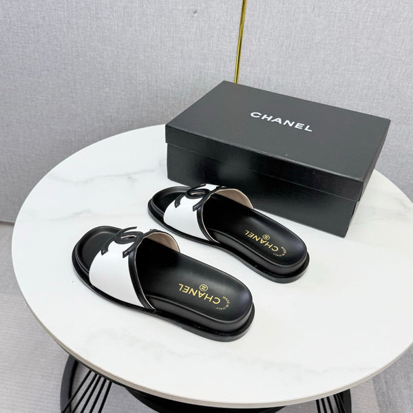 CC 26s Iconic CC Slides White Lambskin