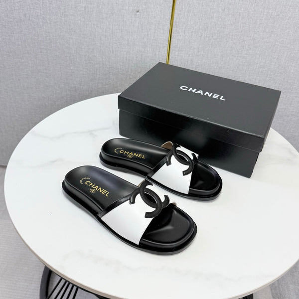 CC 26s Iconic CC Slides White Lambskin