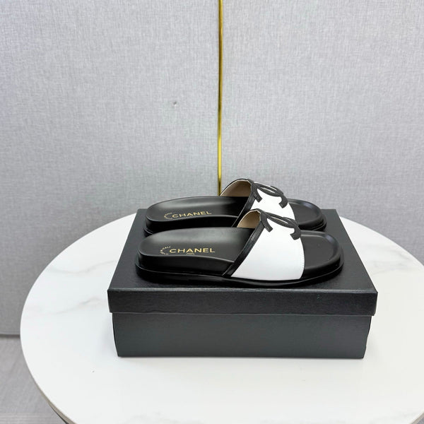 CC 26s Iconic CC Slides White Lambskin