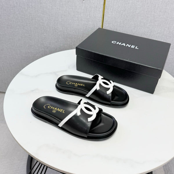 CC 26s Iconic CC Slides Black Lambskin