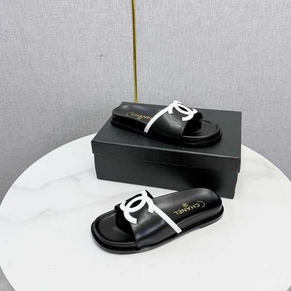 CC 26s Iconic CC Slides Black Lambskin