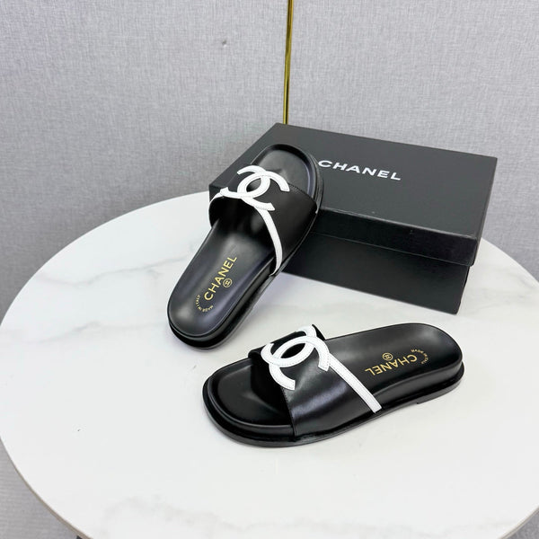 CC 26s Iconic CC Slides Black Lambskin