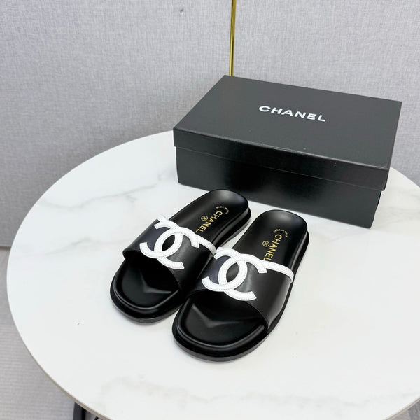 CC 26s Iconic CC Slides Black Lambskin
