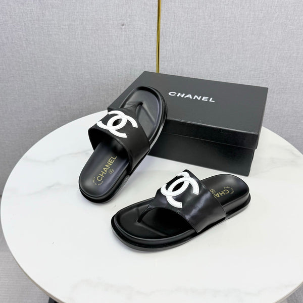 CC 26s CC Thong Slides Black Lambskin