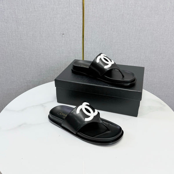 CC 26s CC Thong Slides Black Lambskin