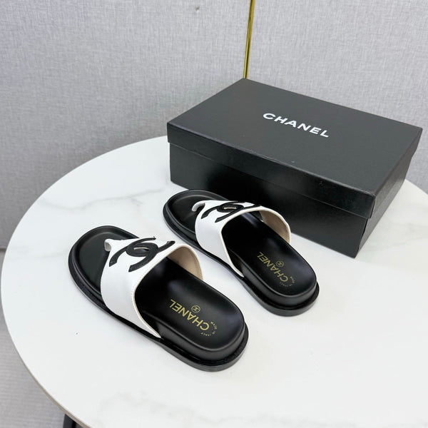CC 26s CC Thong Slides White Lambskin