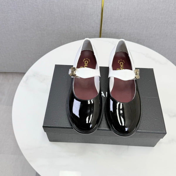CC 26s Mary Jane Flats Black White Patent Leather 904494