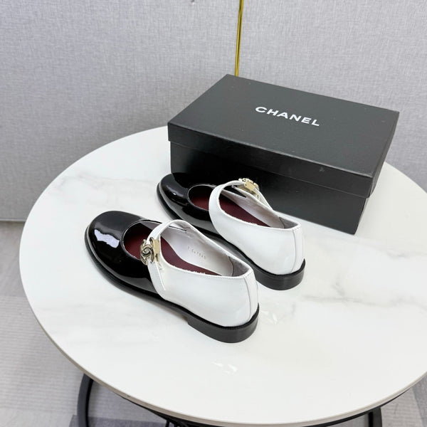 CC 26s Mary Jane Flats Black White Patent Leather 904494