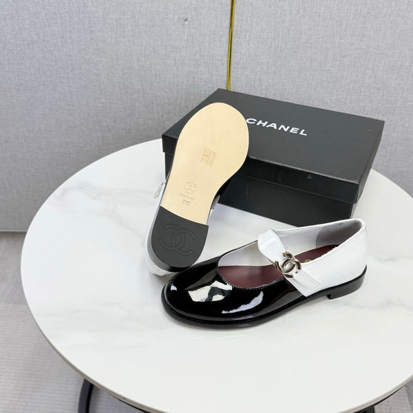 CC 26s Mary Jane Flats Black White Patent Leather 904494