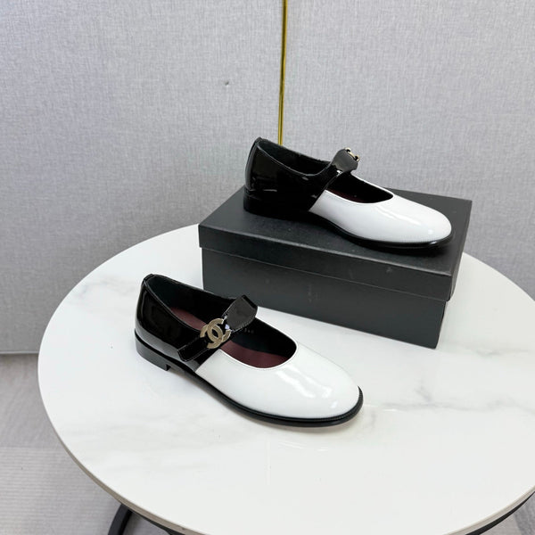 CC 26s Mary Jane Flats Black White Patent Leather 904498