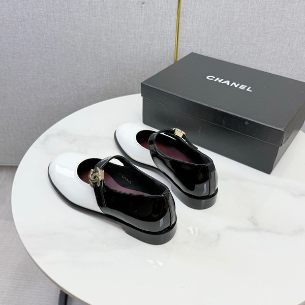 CC 26s Mary Jane Flats Black White Patent Leather 904498