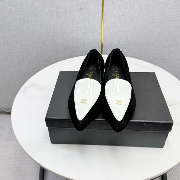 CC 26s Pointed Loafers Black White Suede Patent Leather 972785