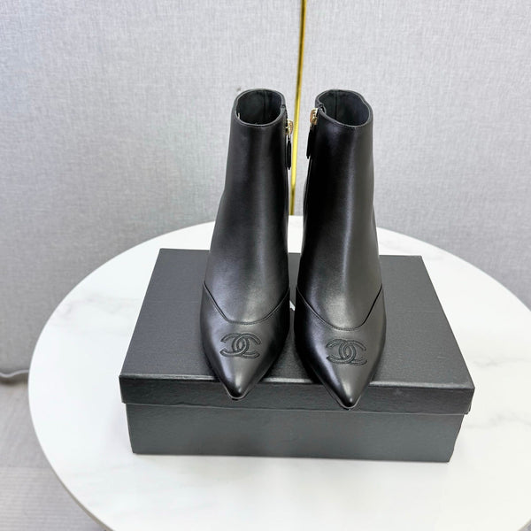 CC 26s Pointed-Toe Stiletto Ankle Boots Black Cowhide 972794