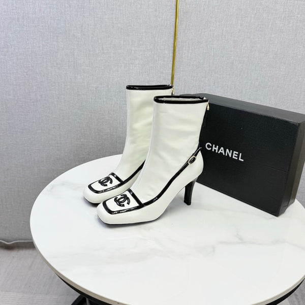 CC 26s Silhouette Ankle Boots White Black Sheepskin 972813