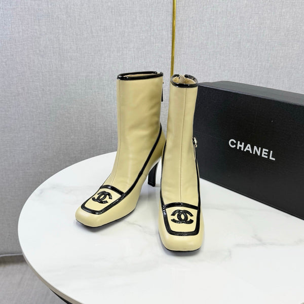 CC 26s Silhouette Ankle Boots Beige Black Sheepskin 972814