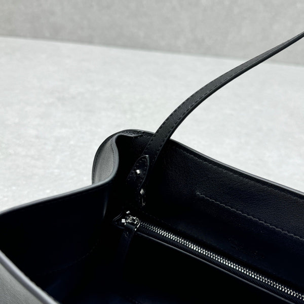 The Row 2025 Peggy Clutch 28cm Black Leather